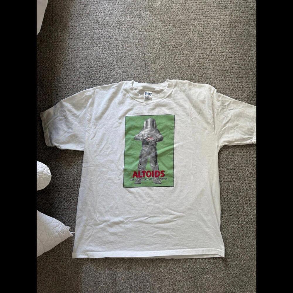 Gildan White Graphic Tee with Green and Red Design